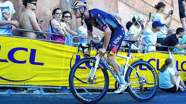 Geschafft: Radprofi Nico Denz aus Albbruck beendete seine erste Tour de France zwar mit gemischten Gefühlen, hat aber das Ziel am ...