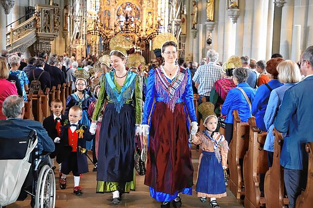 (Archivbild) Die Frauen und Mädchen des katholischen Trachtenbunds Überlingen zeigten sich bei der ersten Schwedenprozession des Jahres ...