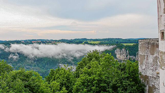 Vom Donautal, hier in Leibertingen, ist es nur ein kurzer Sprung in den Landkreis Tuttlingen. Dies zeigt der Blick von der Burg ...
