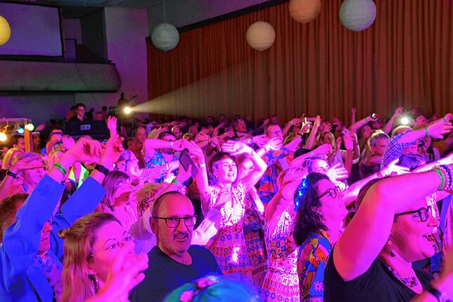 Bild 3: Papi's Pumpels: schrille Party im 70er Jahre-Look