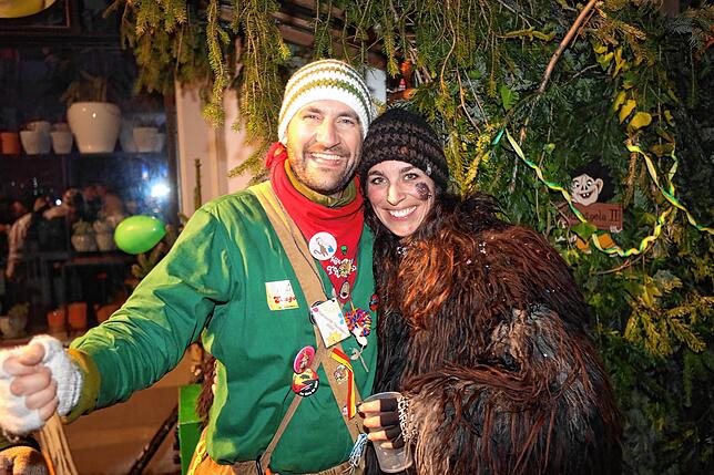 Bild 26: In der Altstadt treffen sich Hexen, Einhörner und Piraten bei der Straßenfasnacht