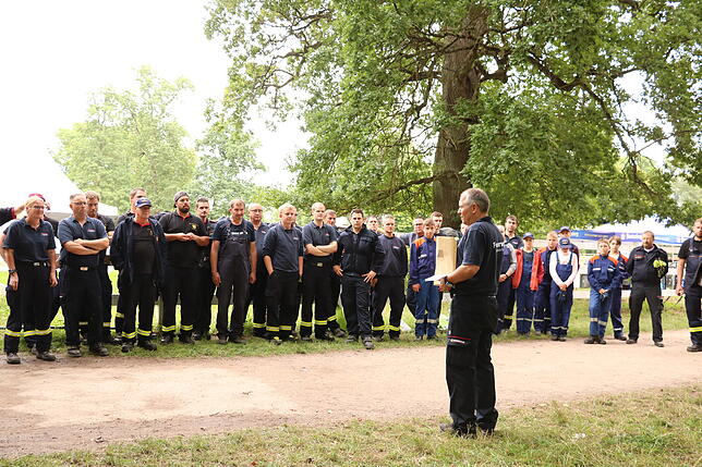 Bild 21: Bilder von der Freiwilligen-Arbeit der Feuerwehr beim Marathon der Gespannfahrer