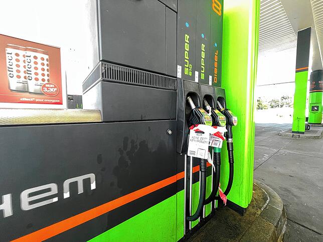 Hem-Tankstelle und Shel-Tankstelle in Villingen