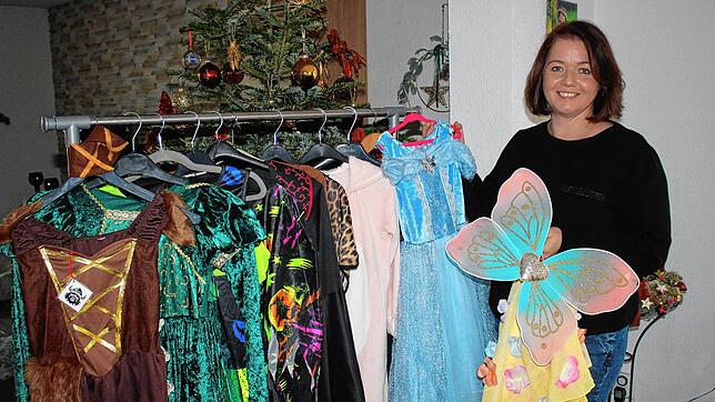 Tatjana Schädler organisiert im Bürgerhaus Adler-Post die erste Fasnet-Häs-Börse für Kinder. Kurz nach Weihnachten hat sie schon alle ...