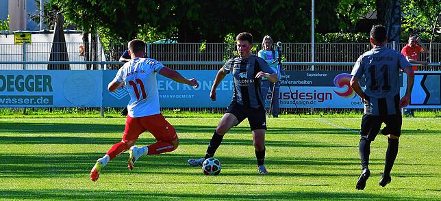 Bild 12: SV Jestetten gewinnt Kellerderby mit 2:1 gegen den FC Hochrhein – und wir haben Fotos!