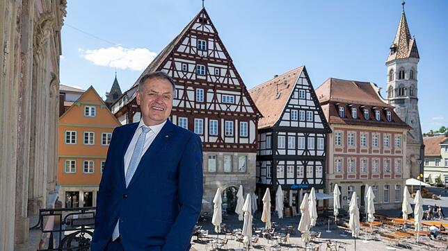 Oberbürgermeister Richard Arnold hat die Wahl haushoch gewonnen.