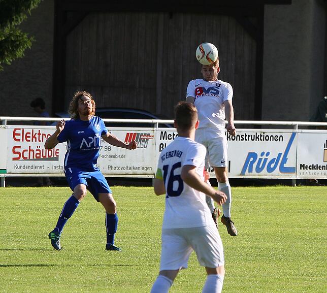 Bild 13: FC Erzingen müht sich in der Verlängerung zum 3:2-Pokalsieg beim Lokalrivalen FC Geißlingen &ndash; und wir haben Bilder!
