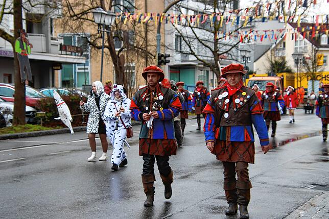 Bild 4: Fasnacht in Rielasingen: Schmotziger Fasnachtstag in bunten Bildern erleben