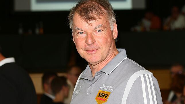 Bernhard Scherer stellte bei der Tagung des Fußballbezirks Hochrhein beim SV Jestetten das künftige System der ...