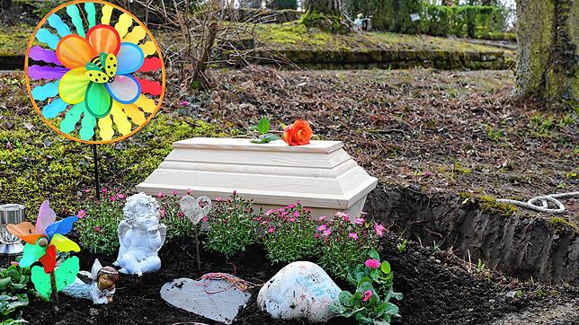 Auf dem Singener Waldfriedhof werden zweimal im Jahr sogenannte Sternenkinder bestattet: Kinder, die nicht das Licht der Welt erblickt ...