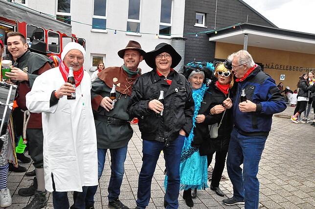 Bild 27: Fasnachtstreiben am &bdquo;Schmutzigen&ldquo; in Weilheim