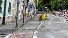 (Archivbild) Die Theodor-Heuss-Straße in Konstanz: Auf diesem Foto von 2022 ist deutlich zu erkennen, dass Rad- und Fußweg durch einen ...