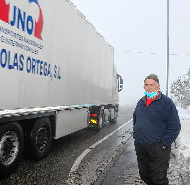 Ewald Weh im Winter 2021/22: Auf die B27-Umfahrung des Blumberger Ortsteils Randen warten er seit Jahrzehnten.