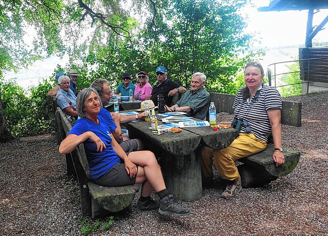 Die beiden Sprecherinnen der Regionalgruppen Hegau/Bodensee und Schwarzwald/Baar der Naturschutzinitiative – Dagmar Hirt (rechts ...