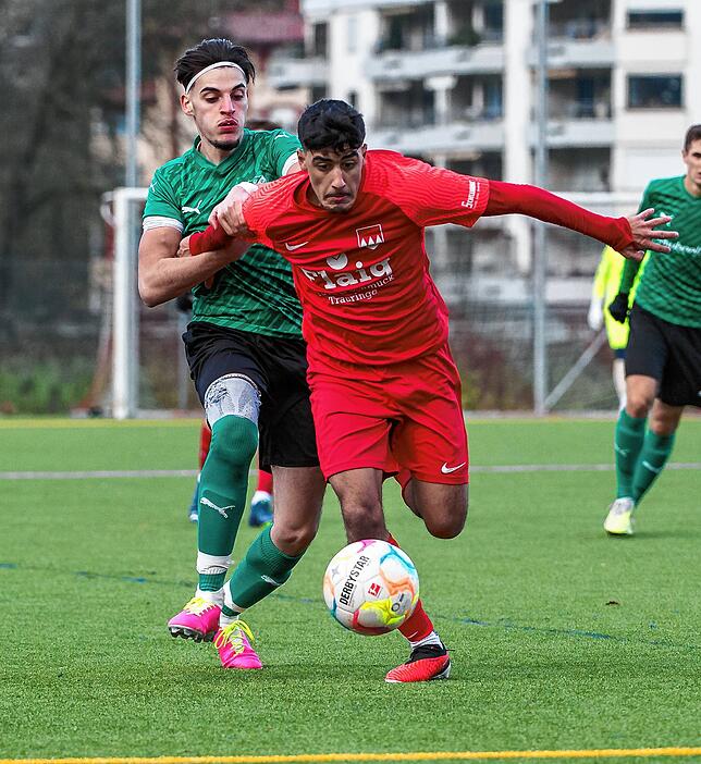 Neuzugang: Ilhan Cakir (rechts) soll künftig im Mittelfeld des FC Erzingen für spielerische Akzente sorgen.