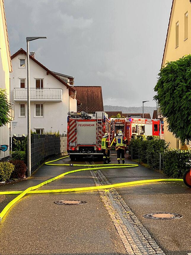 Die Feuerwehr war mit 40 Einsatzkräften und sieben Fahrzeugen vor Ort. Verletzt wurde niemand.