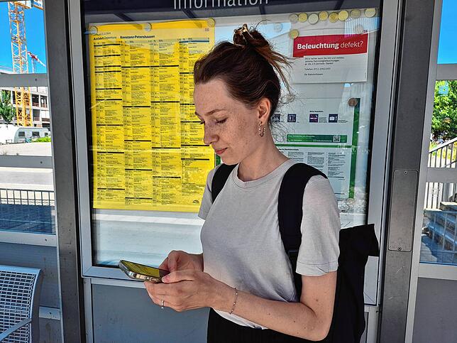 Anna Klos nutzt lieber Google Maps anstelle des DB Navigators, um an ihre Fahrkarte zu kommen.