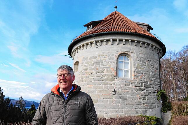 Stadtarchivar Walter Liehner am Gallerturm. Dieser war einer der ersten runden Verteidigungstürme nördlich der Alpen, sagt er.