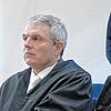 Verteidiger Urs Gronenberg und der Angeklagte Sven T. im November 2023 in Waldshut. Das Gericht verurteilte Sven T. wegen Mordes an ...
