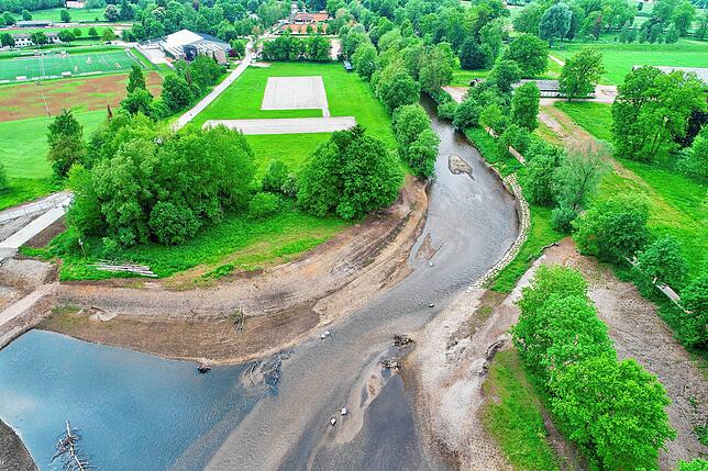 Blick vom Mündungsbereich entlang der Brigach. Hier werden auf eine Länge von 1 km Buhnen, Wurzelstöcke und Störsteine eingebaut, um dem ...