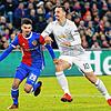 Auf Augenhöhe mit Zlatan Ibrahimovic (rechts): Der Deutsch-Italiener Raoul Petretta im Dress des FC Basel in der Champions League gegen ...