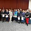 Helfer der Nachbarschaftshilfe nehmen auch an Kursen teil: Die erfolgreichen Kursteilnehmer werden eingerahmt von Referentin Manuela ...
