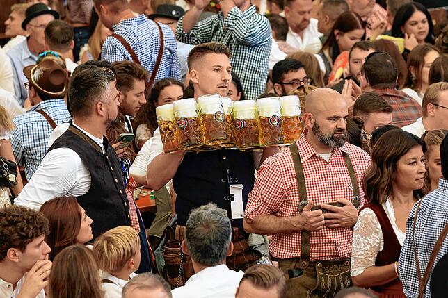 Bild 7: „O‘zapft is“ – 190. Münchner Oktoberfest gestartet