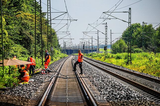 Bild 2: Hauptstrecke der Bahn lahmgelegt: Polizei sieht Sabotage