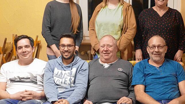 Unser Bild zeigt die Akteure der Laienspielgruppe. Hinten, von links: Melanie Seßler, Lara Tommerdich, Gerlinde Tommerdich. Vorn, von ...