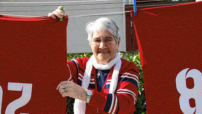 Nach 42 Jahren hängt Hilda Moser ihren Job als Trikotwäscherin für den Fußballverein FV Walbertsweiler-Rengetsweiler endgültig an die ...