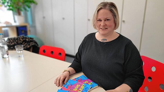 Sabine Ponto aus Hemmenhofen war 26 Jahre lang abhängig von Alkohol. Nun hat sie Buch über ihren Weg aus der Sucht veröffentlicht und ...