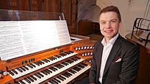 Der russische, heute in Deutschland lebende Organist Konstantin Volostnov gab am Samstag ein faszinierendes Konzert im Münster.