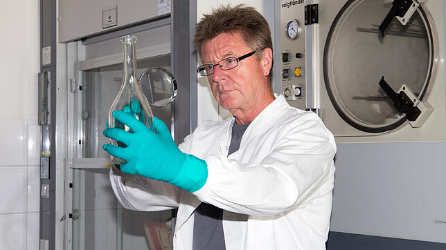 Kriminalhauptkommissar Robert Gsell im Labor der Lörracher Kriminaltechnik.