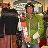 Früher gingen die Skifahrer mit Pudelmütze und Strickpulli auf die Piste. Heute sorgten Helm und Funktionsbekleidung für mehr ...