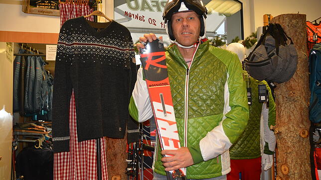 Früher gingen die Skifahrer mit Pudelmütze und Strickpulli auf die Piste. Heute sorgten Helm und Funktionsbekleidung für mehr ...