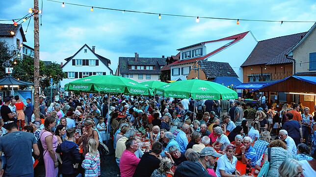 Bild 30: Dingelsdorf feiert wieder! Auf dem Dorfplatz findet das Herbstfest statt