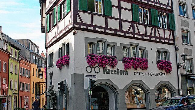 Das markante Fachwerkhaus stammt aus dem Jahr 1540 und ist heute Wohn- und Geschäftsgebäude der Familie Krezdorn.