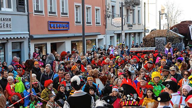 Bild 11: Jetzt geht&lsquo;s um die Wurst! Bilder vom Kaiserbrunnen am Rosenmontag