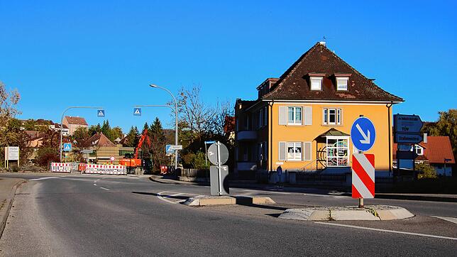 Die Baustelle in der Goethestraße geht bald in die zweite Phase und wird sich dann bis zu dieser Verkehrsinsel an der Gaswerkstraße ...