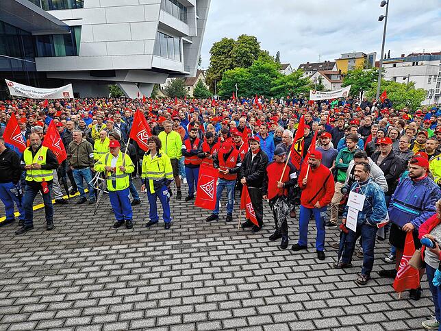 Bild 5: ZF Friedrichshafen: Bilder vom Protestmarsch gegen den Stellenabbau