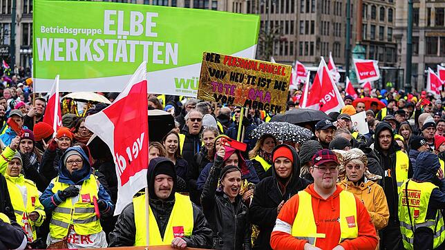 Ein Warnstreik am Donnerstag in Hamburg. Am Montag soll bundesweit fast gar nichts mehr gehen.