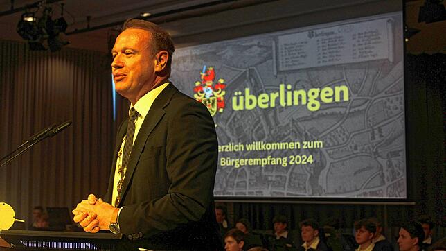 Überlingens Oberbürgermeister Jan Zeitler teilte beim Bürgerempfang im Kursaal mit, dass er im Herbst für eine zweite Amtszeit ...