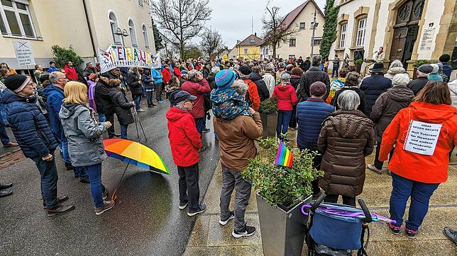 300 Teilnehmer folgten dem Aufruf der Altpfadfinder Steißlingen zur Demonstration für Demokratie.
