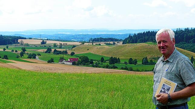 Ortsvorsteher Wolfgang Käppeler, hier am Aussichtspunkt Katzenhäusle, weiß viel über Nesselwangen zu berichten. Foto: Christiane Keutner