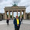 Ein Tag nach der Ankunft in Berlin steht Joachim Sondermann vor dem Brandenburger Tor.