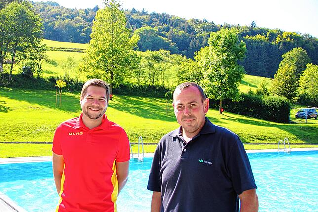 Das Schwimmbad in Mauchen bleibt auch in diesem Sommer geschlossen, so die Auskunft von Roland Geng (rechts), dem Vorsitzenden des ...