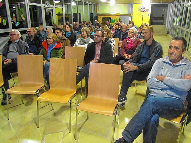 Großes Interesse fand bei der Kirchen-Hausener Bevölkerung ein Informationsabend über die Möglichkeit, wie der Ort zu einem Dorfladen ...