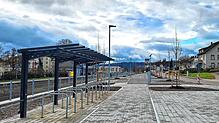 Der neue Park-and-Ride-Platz am Bahnhalt in Tiengen bietet überdachte Fahrradbügel und Parkplätze. Bild: Stadtverwaltung Waldshut-Tiengen