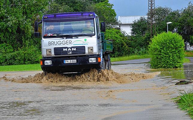 Bild 16: Bilder vom Unwetter in Markdorf: Evakuierung des Campingplatzes
