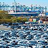 Autos stehen auf dem Gelände vom BLG Autoterminal Bremerhaven. Die Einführung neuer Zölle durch US-Präsident Trump verteuert die Autos ...